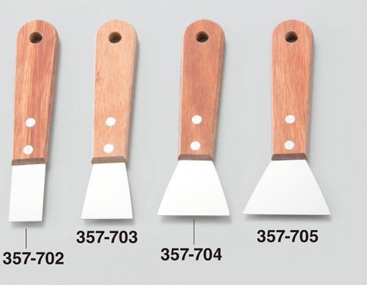 窓枠廻り等の狭い部分のクロス切断 補修ヘラ