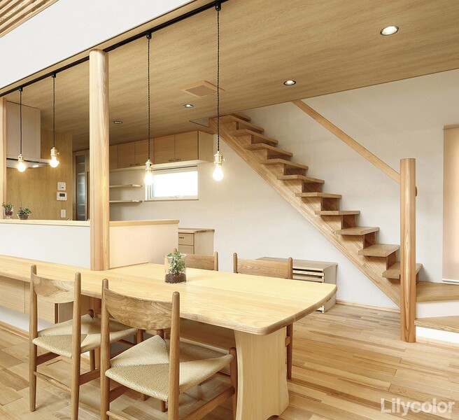 リフォームおすすめ適度な厚みの木目調壁紙