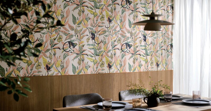 ゴージャスなフラワー・リーフ柄壁紙