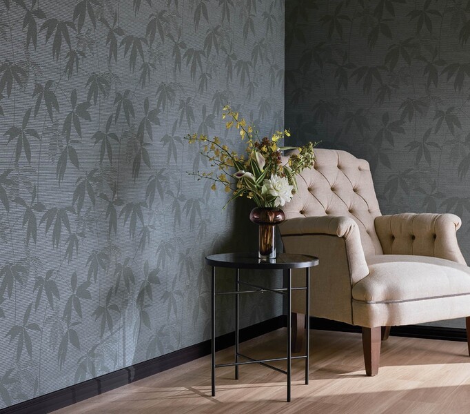 大人カラーの花柄壁紙