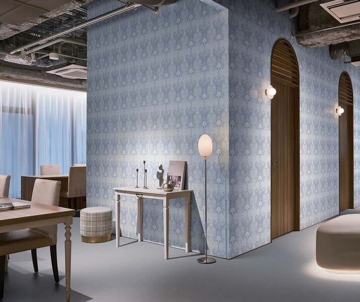 上品なクラシカルデザイン壁紙