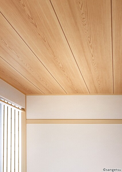 天井にもおすすめ!ベーシック和調木目壁紙