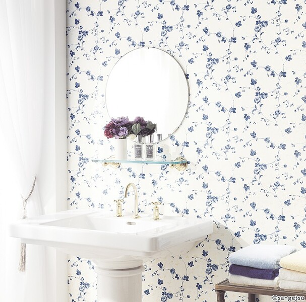 優しい色味のダマスク&フラワーデザイン壁紙