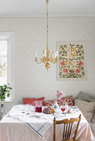 クラシカルなフラワー模様