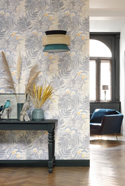 躍動的なボタニカル柄